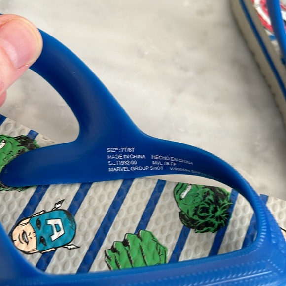 Gap marvel superhero flip flops sz: 7/8T - Picture 4 of 5